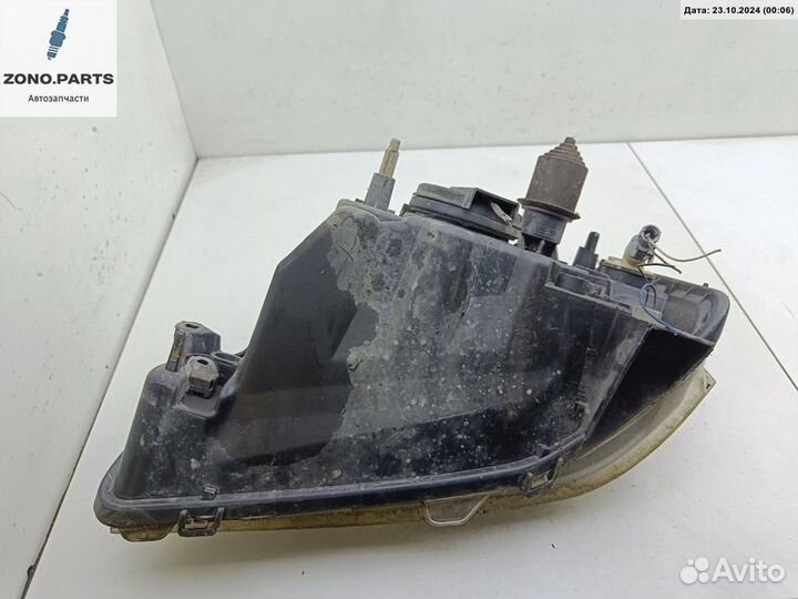 Фара правая 8200211006 на Renault Logan