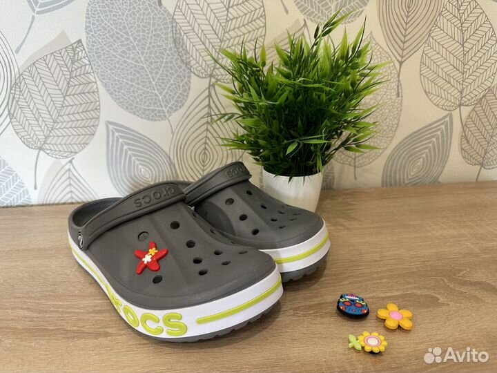 Продаю Crocs новые