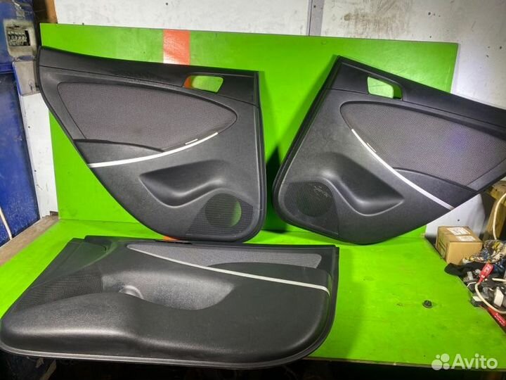 Обшивка двери Hyundai Solaris седан G4FC 2011