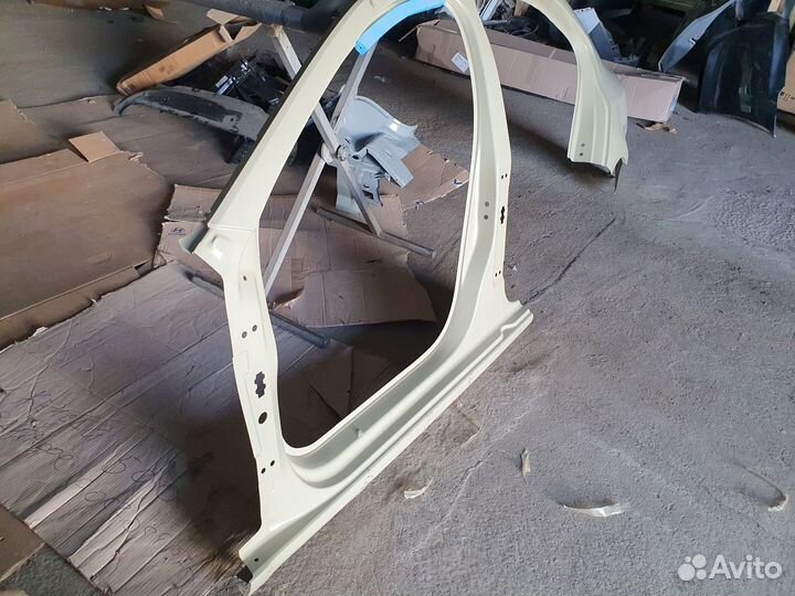 Боковина с порогом Skoda Octavia