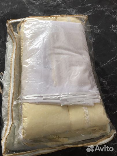 Бортики в кроватку с балдахином и одеялом