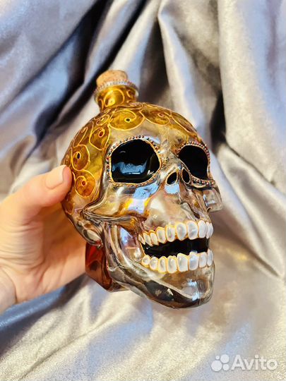 Бутылка «Череп»