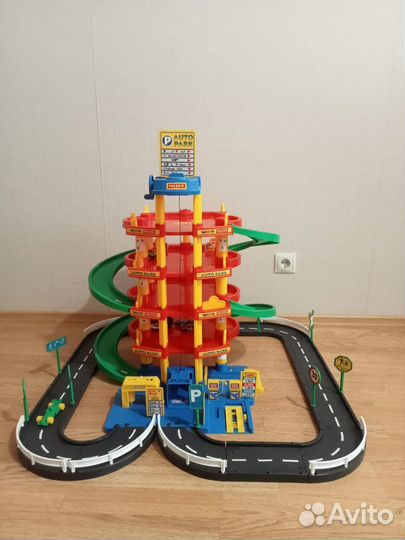 Парковка для машинок полесье