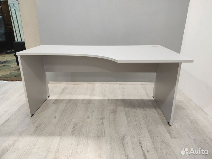 Стол эргономичный правый. Новый 04275