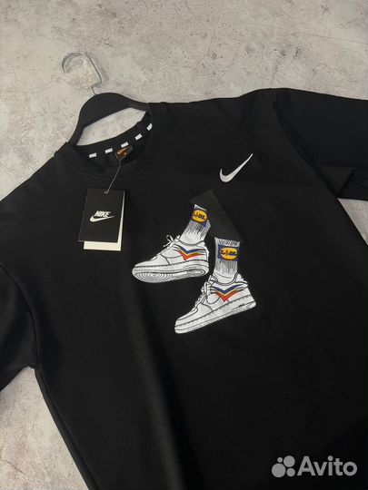 Футболка Nike с кроссовками