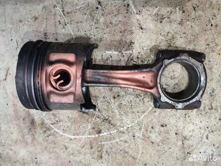 Поршень с шатуном Mitsubishi Pajero 4M40 1994-2000