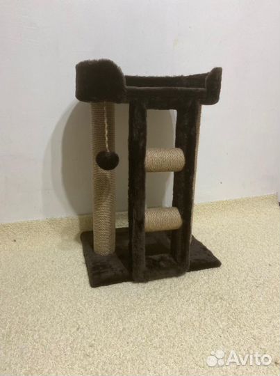 Когтеточка с лесенкой и лежанкой