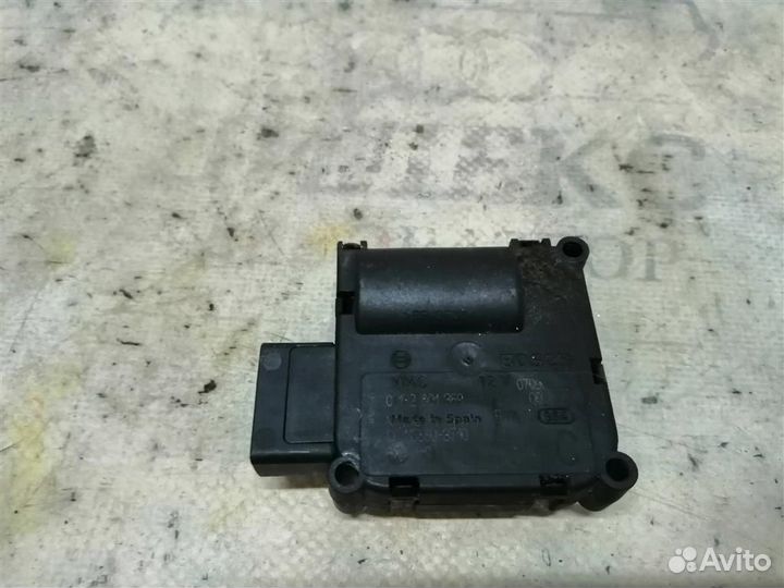 Моторчик заслонки печки Audi A8 D3 4E 2004-2010