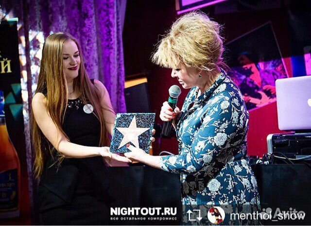 Хостес, наградная группа