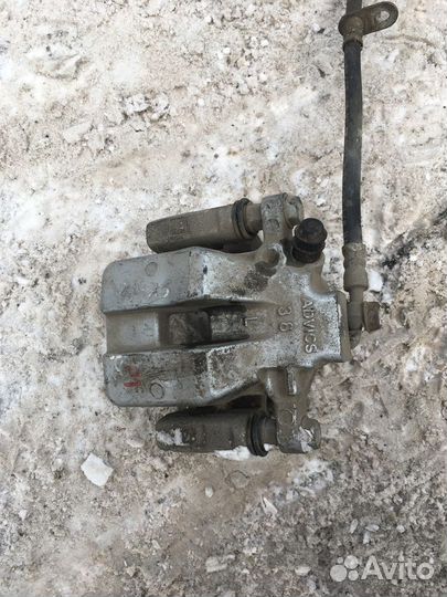 Суппорт тормозной левый задний Toyota Camry кузов