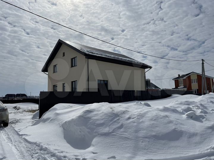 Коттедж 185 м² на участке 6 сот.