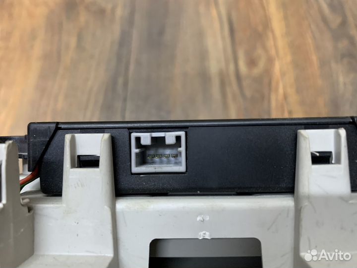 Infiniti QX56 QX80 Датчик объема