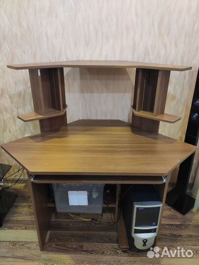 Компьютерный стол