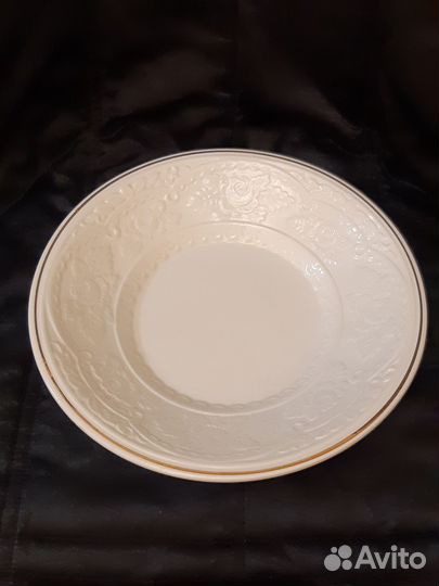 Блюдо с рельефным рисунком. Винтаж. зик