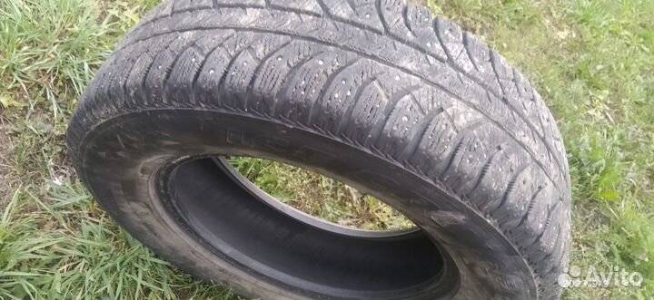 Bridgestone Ice Cruiser 7000 215/70 R16 100T