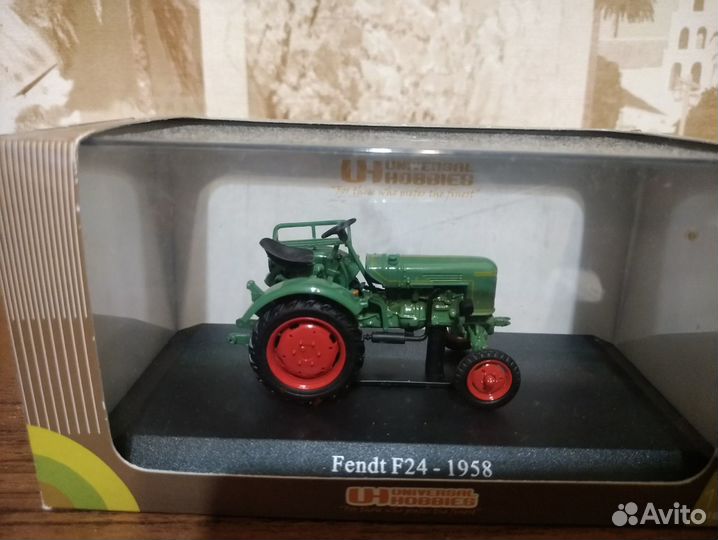 Тракторы Universal Hobbies