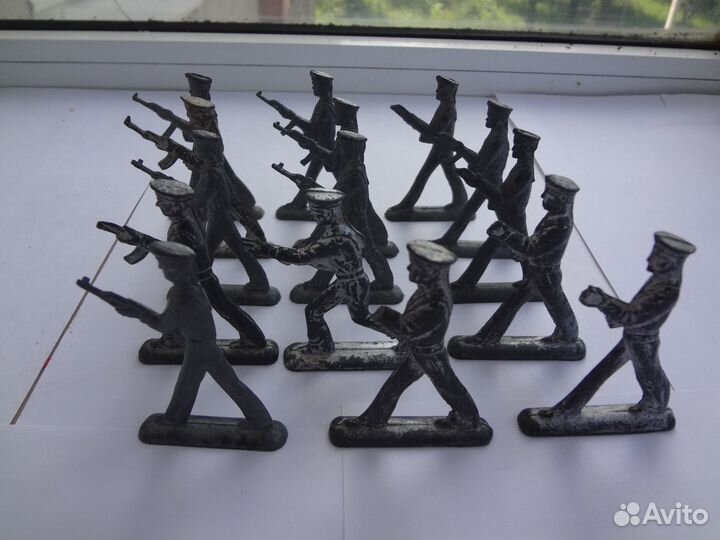 Оловянные и пластиковые солдатики времён СССР