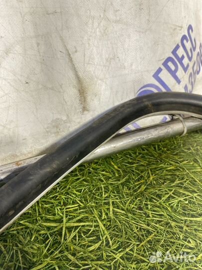 Уплотнительная резинка боковой двери передняя