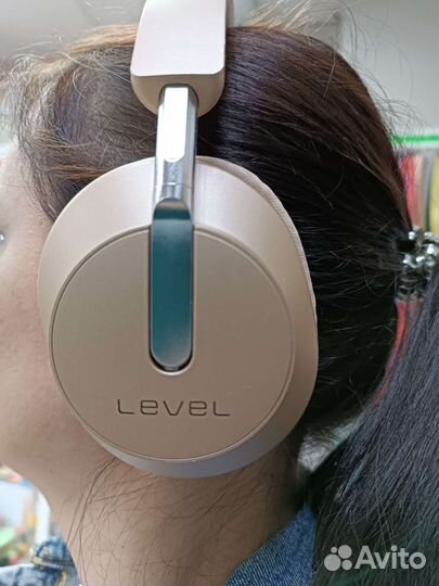 Большая полноразмерная Bluetooth гарнитура