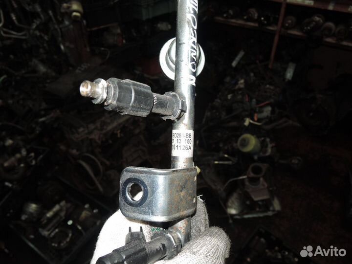 Рампа топливная Ford Mondeo III 2000-2005 2.0 cjba