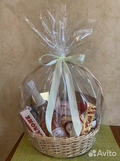 Подарочные корзины,киндер большой