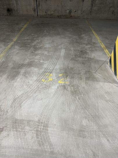 Машиноместо, 13 м²