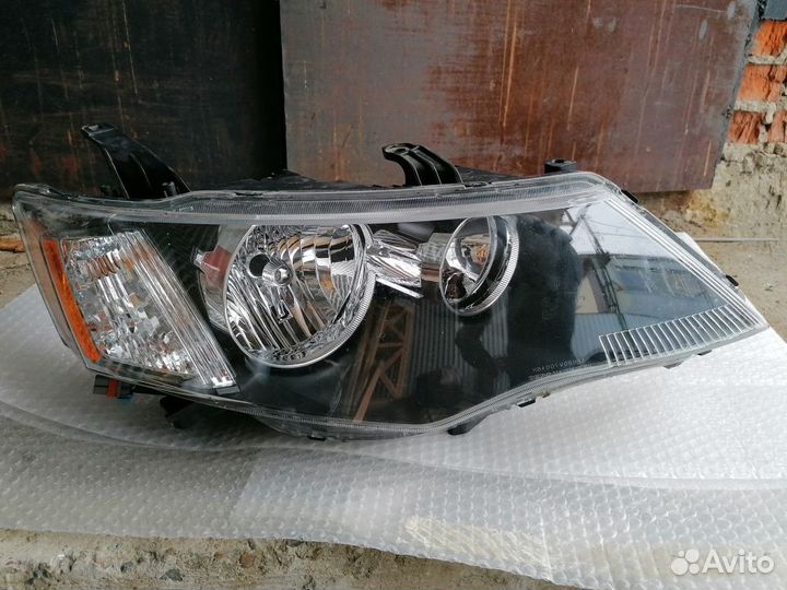 Фара правая Mitsubishi Outlander XL