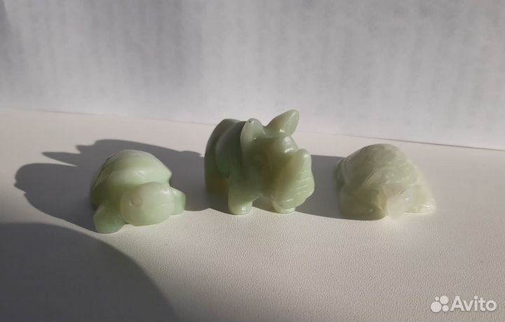 Фигурки из нефрита