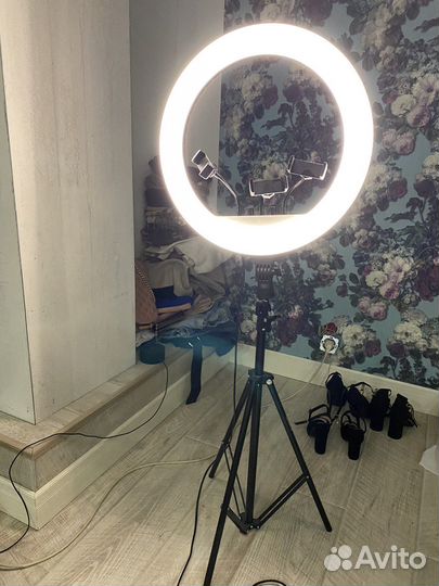 Кольцевая лампа со штативом