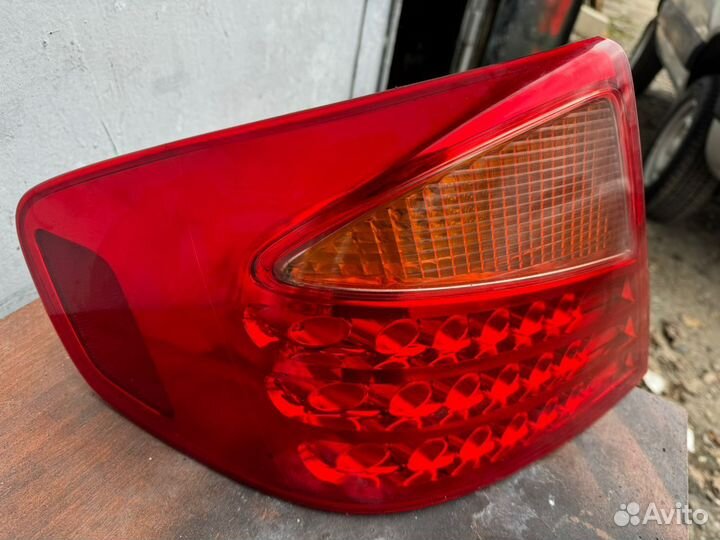 Задний левый Фонарь skyline v35