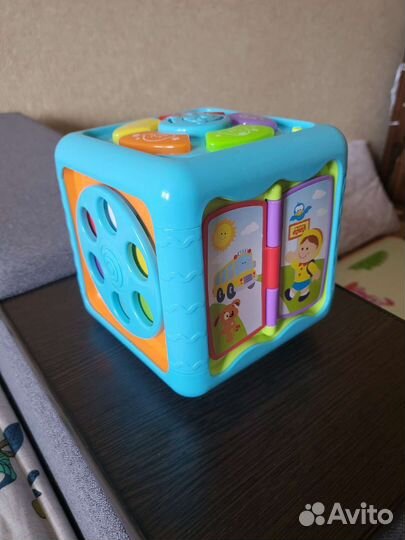 Развивающий кубик бизиборд