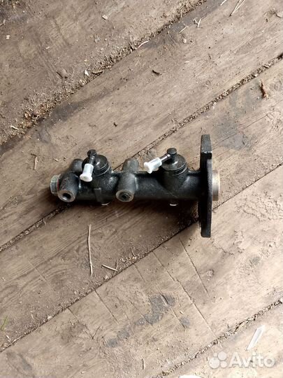 Главный тормозной цилиндр нива