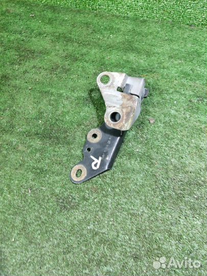 Петля капота правая Ford Escape