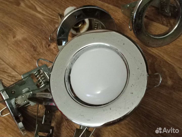 Светильники для ванны и туалета