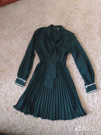 Вечернее платье 46 р-ра, красивого зеленого цвета