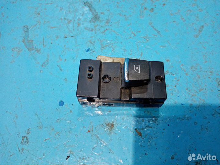 Кнопка стеклоподъёмника задняя правая Infiniti Q70