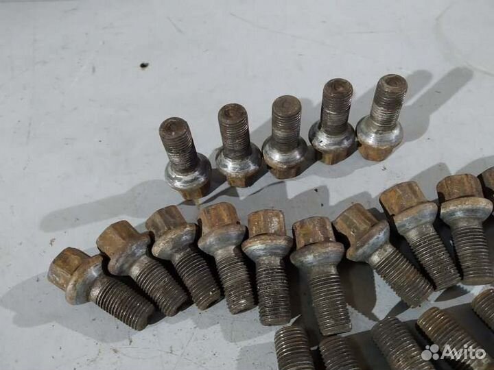 Болты колесные Mercedes E-Class W207