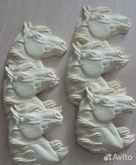 Барельеф лошадь