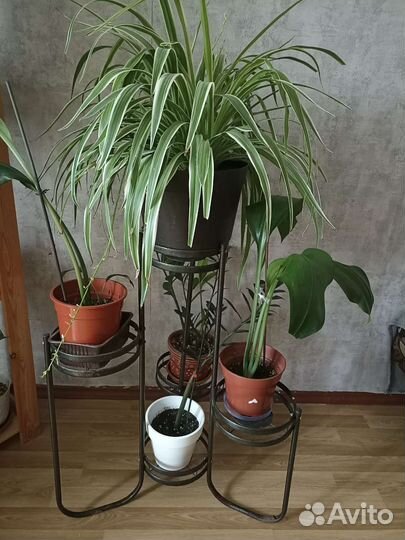 Подставка для цветов напольная металлическая