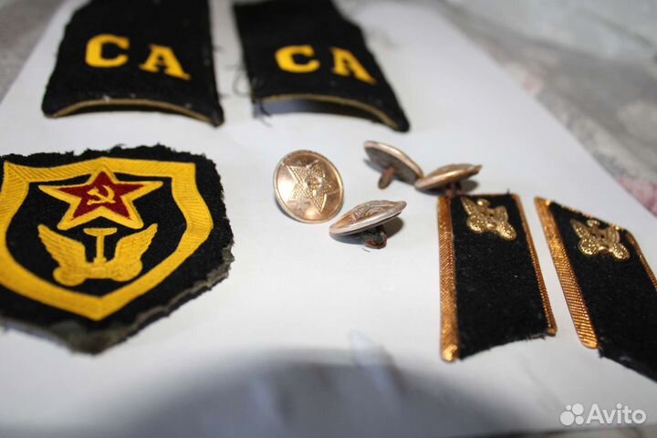 Погоны, пуговицы, петлицы са