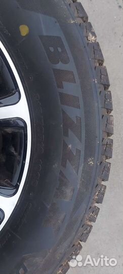 Bridgestone Blizzak DM-V2 215/70 R16