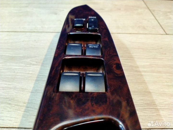 Блок управления стеклоподъемниками передний правый