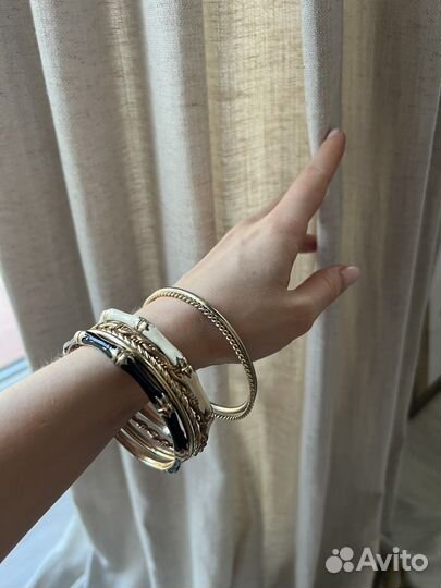 Стильные женские браслеты / бижутерия