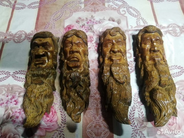 Резные фигурки из дерева