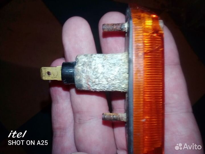 Повторитель поворота левый бу ваз 2103