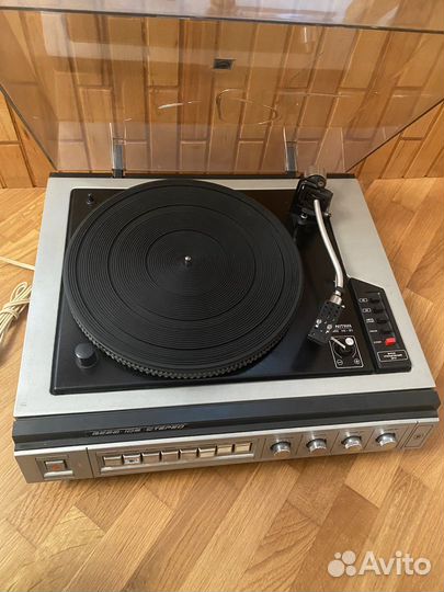 Виниловый проигрыватель