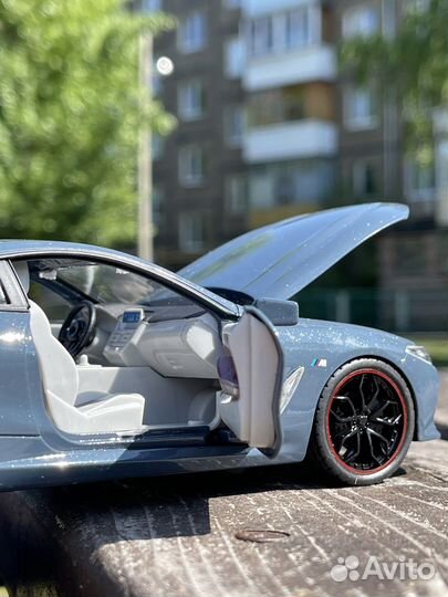 Машинка BMW M8 купе металл