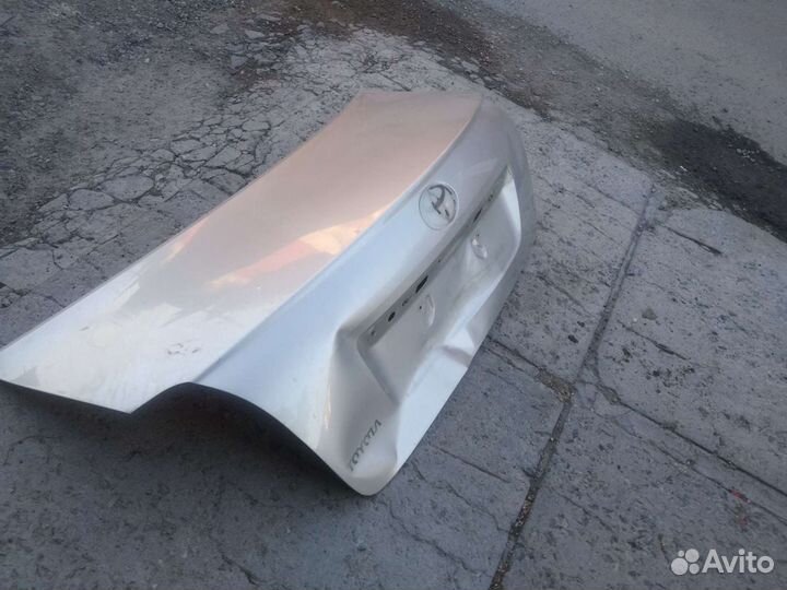 Крышка багажника на тоета авенсис