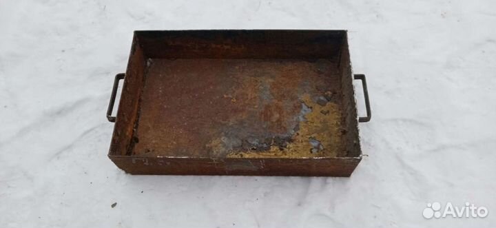 Железныи ящик из толстого металла