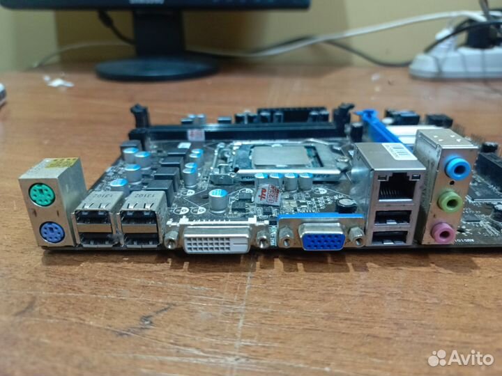 Материнская плата MSI H61M P20/W8